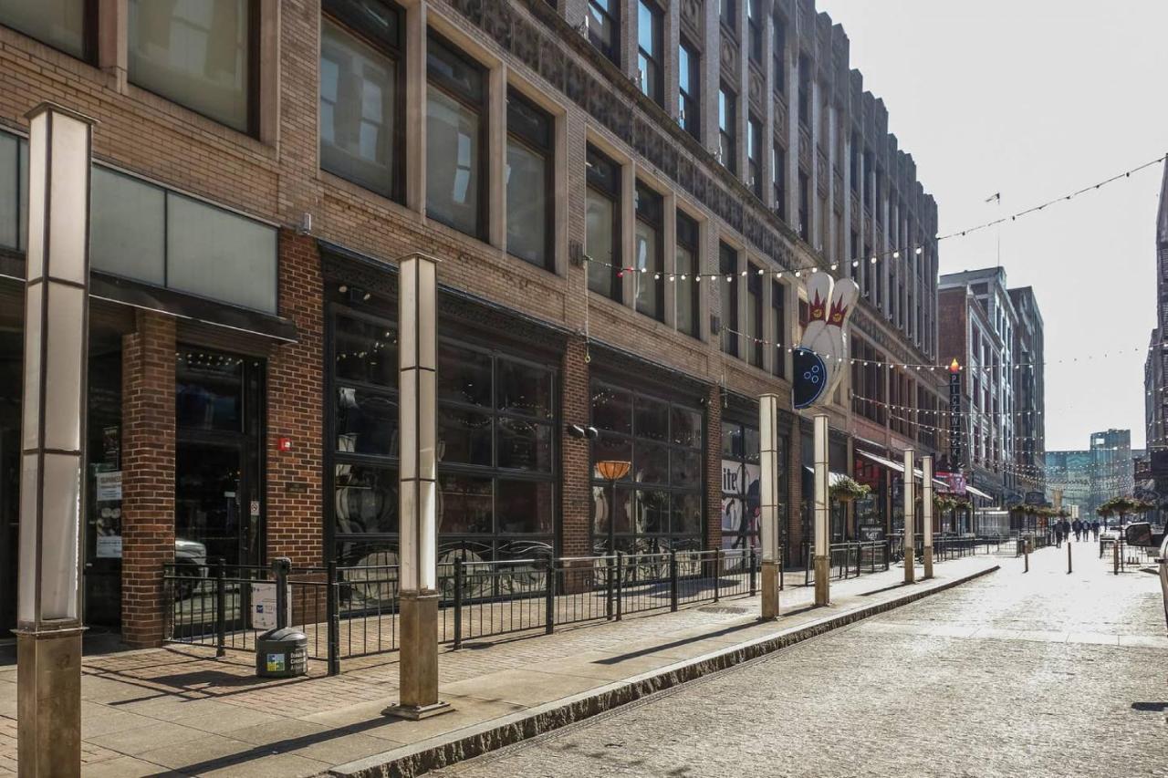 Frontdesk 2015 East 4Th Street Apts Downtown Cleveland Apartment Exterior foto